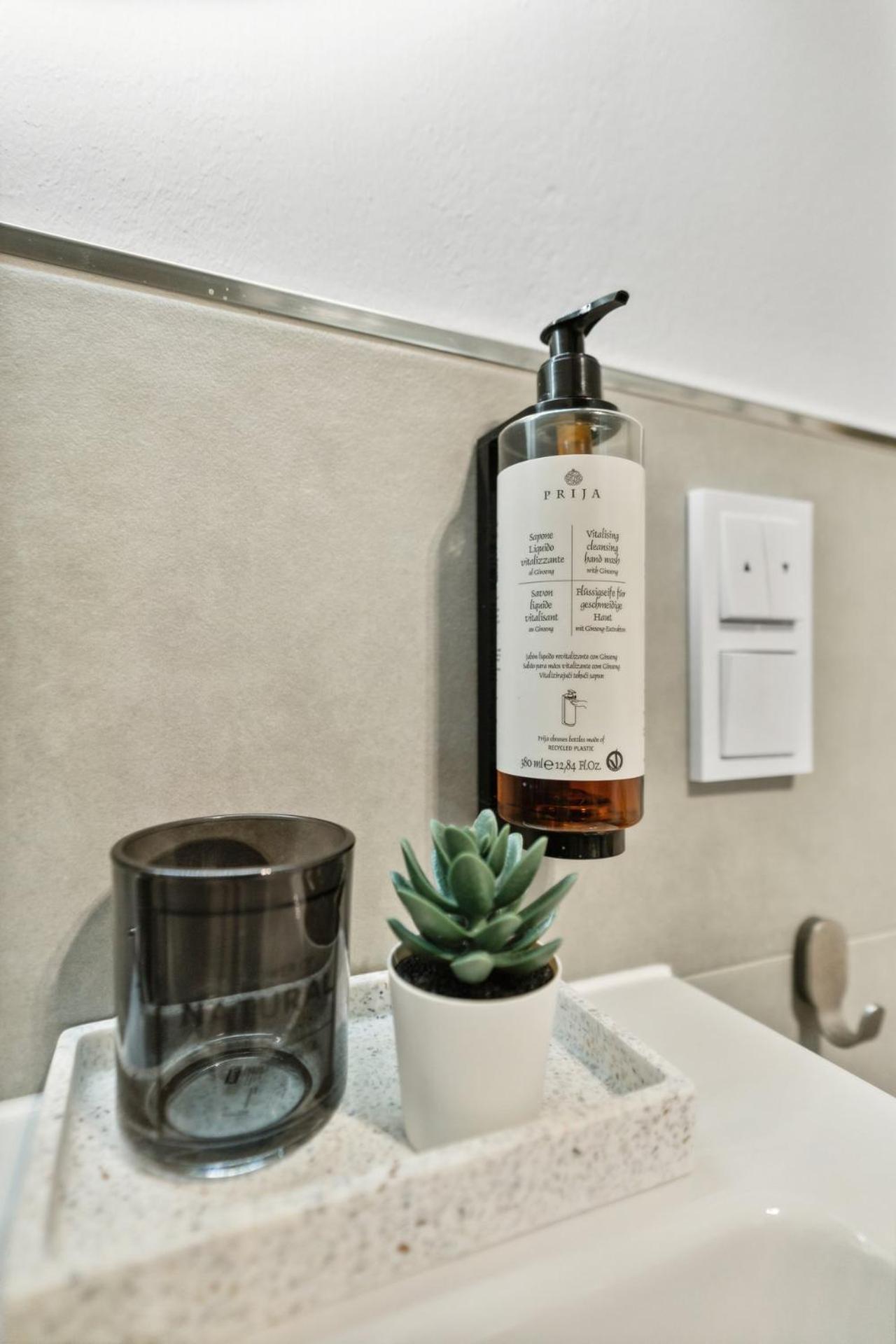 Deluxe Apartment In Bielefeld City Mit Parkplatz Und Balkon Ngoại thất bức ảnh