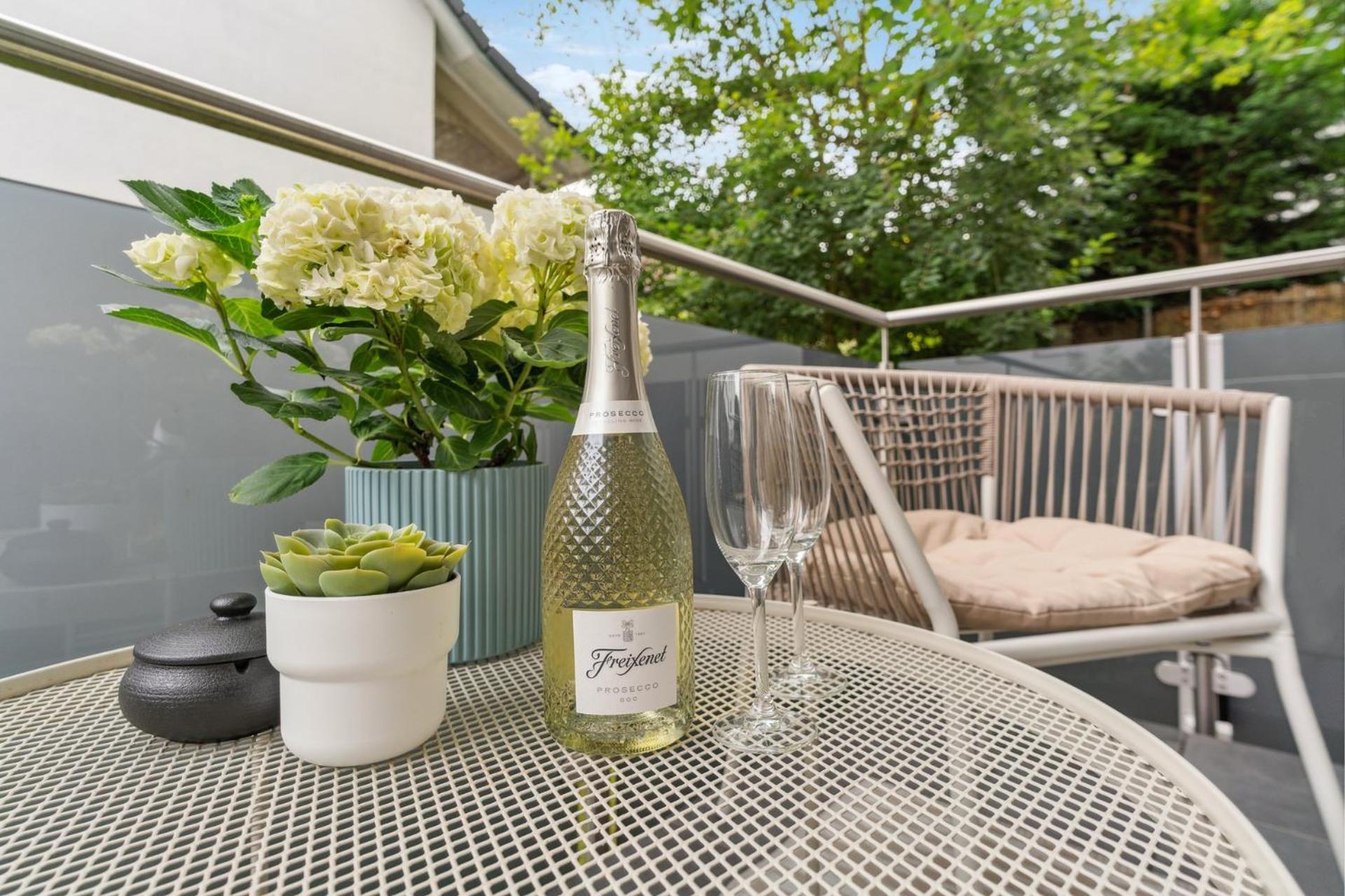 Deluxe Apartment In Bielefeld City Mit Parkplatz Und Balkon Ngoại thất bức ảnh